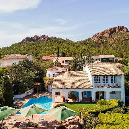 Avec Vue Panoramique Et Piscine à Saint-raphael Villa Saint-Raphaël