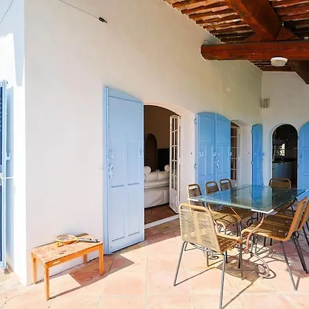 Avec Vue Panoramique Et Piscine A Saint-raphael Villa
