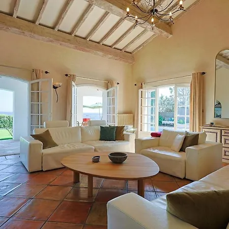 Villa Avec Vue Panoramique Et Piscine à Saint-raphael