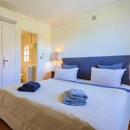 Avec Vue Panoramique Et Piscine A Saint-raphael Villa