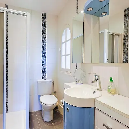 Villa Avec Vue Panoramique Et Piscine A Saint-raphael