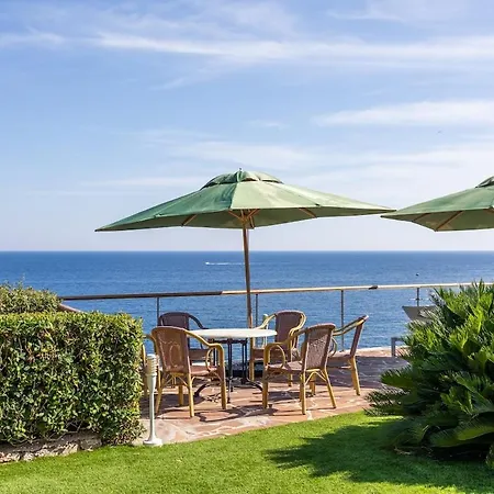 Avec Vue Panoramique Et Piscine à Saint-raphael *