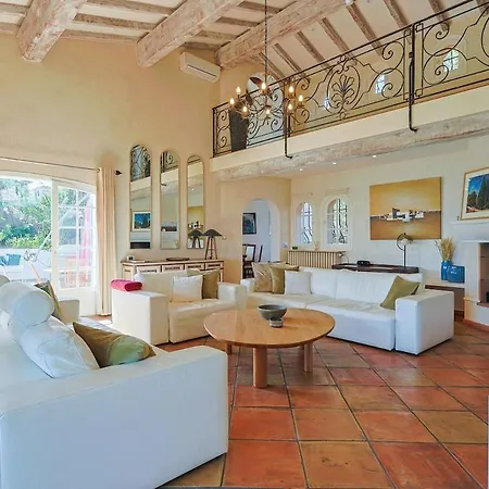 Villa Avec Vue Panoramique Et Piscine A Saint-raphael Saint-Raphaël