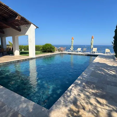 Avec Vue Panoramique Et Piscine à Saint-raphael