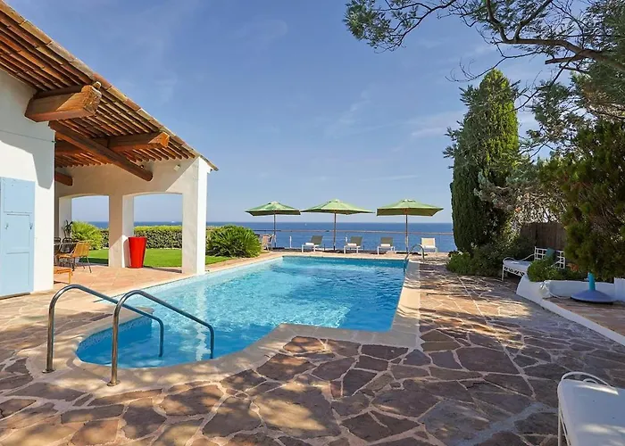 Avec Vue Panoramique Et Piscine A Saint-raphael Saint-Raphaël