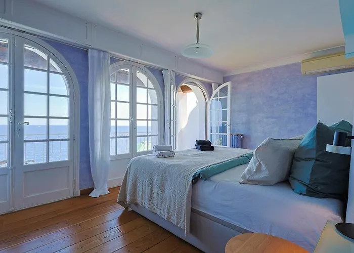 Villa Avec Vue Panoramique Et Piscine A Saint-raphael