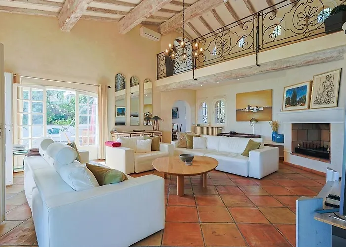 Villa Avec Vue Panoramique Et Piscine A Saint-raphael Saint-Raphaël